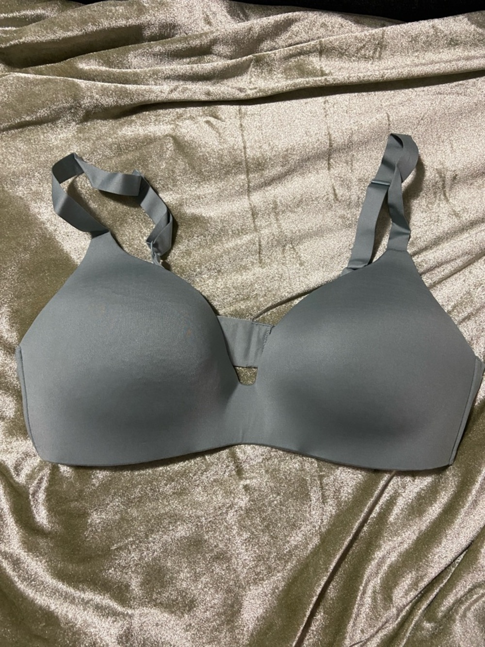 Uniqlo Seamless Moulded Bra - Light Green Grey